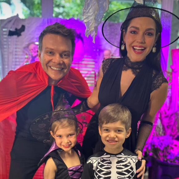Thais Fersoza mostrou a família fantasiada para Halloween