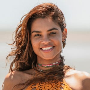 Brisa (Lucy Alves) não merece nem Oto (Romulo Estrela) e nem Ari (Chay Suede) na novela 'Travessia'