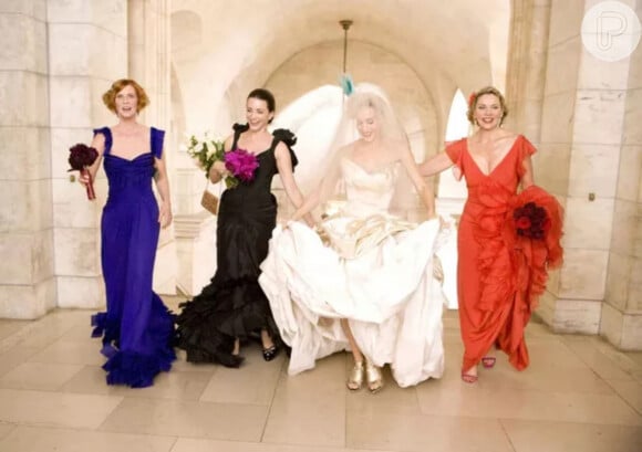 Vestido de noiva de Carrie Bradshaw entrou para história do cinema no filme de 'Sex And The City'