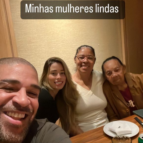 Adriano Imperador comemorou o casamento com Micaela com a avó e a mãe