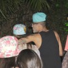 Neymar conversa coladinho com morena na festa Saravá, em Trancoso, na Bahia, em 29 de dezembro de 2014