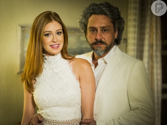 Maria Isis (Marina Ruy Barbosa) e José Alfredo (Alexandre Nero) passam a noite de réveillon juntos em 'Império'