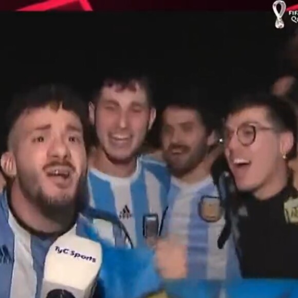 Copa do Mundo 2022: música racista e transfóbica foi cantada por argentinos em uma transmissão ao vivo