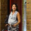 Juliana Knust, grávida de oito meses, foi a shopping da Barra da Tijuca, nesta terça-feira, 30 de dezembro de 2014