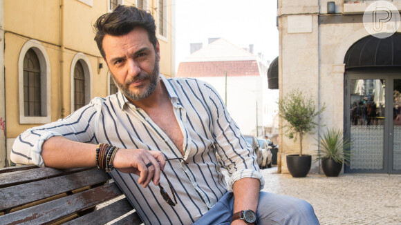 Moretti (Rodrigo Lombardi) vai perder a cabeça e avançar em Oto (Romulo Estrela) na novela 'Travessia'