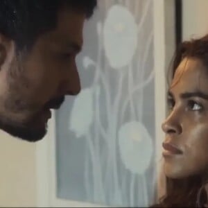 Moretti (Rodrigo Lombardi) descobre relação de Brisa (Lucy Alves) e Oto (Romulo Estrela) na novela 'Travessia': 'Eu não sei até onde você se envolveu com essa mulher, mas se envolveu, Oto... Não sou idiota'