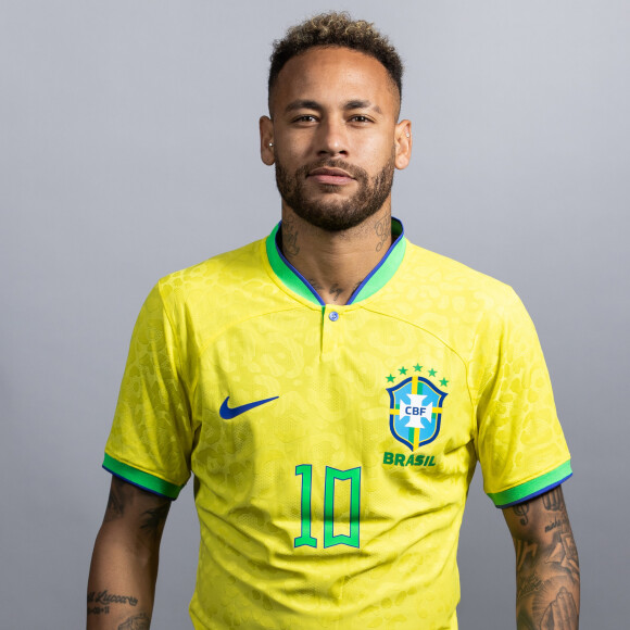 Neymar retocou o visual antes da partida do Brasil contra Sérvia