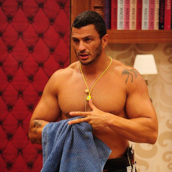 Apresentadores não concordaram com comparações de Kleber Bambam a Juliette