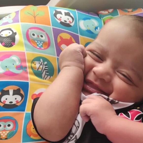 Semelhança de Joaquim com o pai também surpreende os seguidores de Viviane Araujo