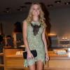 Fiorella Mattheis escolhe look verde para lançamento de linha de sapatos