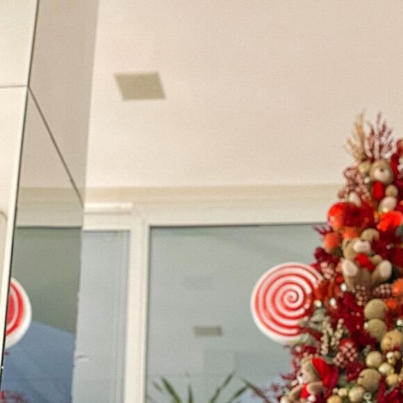 Maíra Cardi orgulhosa após montar a sua decoração de Natal em 2022