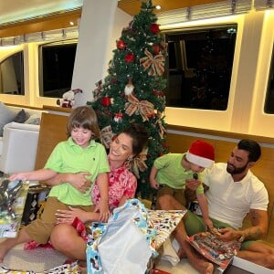 Andressa Suita e a família no Natal de 2021