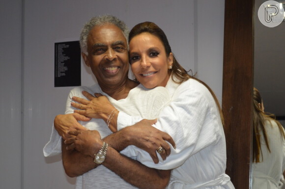 Ivete Sangalo encontra Gilberto Gil em bastidores de show em Salvador, na Bahia