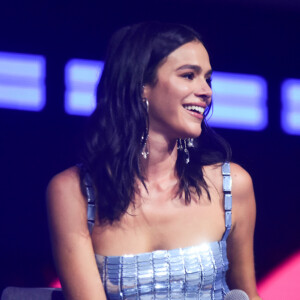 Bruna Marquezine festejou sua escalação para o filme 'Besouro Azul': 'Foram muitas emoções. Uma semana sem comer, dormir, ir ao banheiro e nada. Depois disso, só emoção. Foi uma das experiências mais incríveis da minha vida'
