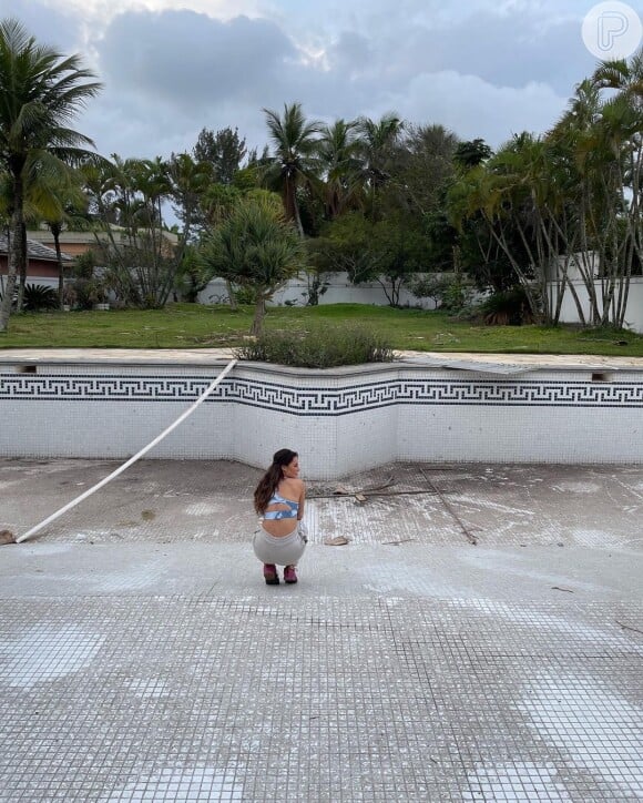 O tamanho da piscina da casa de Paolla Oliveira impressionou os internautas
