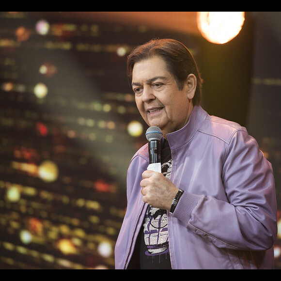 Fausto Silva se pronunciou sobre os boatos de que estaria em negociação com a Record TV