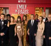 Elenco da série 'Emily em Paris' se reuniu na cidade francesa para premiere da atração da Netflix prova