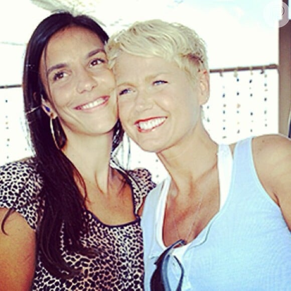 Ivete Sangalo posta foto com Xuxa em comemoração aos 50 anos da rainha dos baixinhos, em 27 de março de 2013