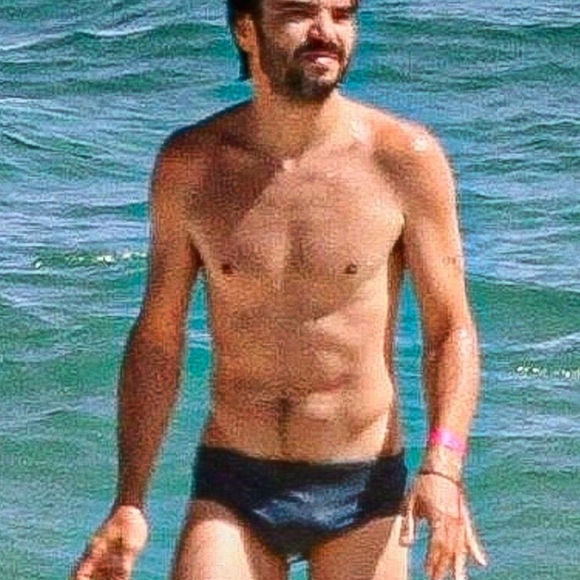 Volume na sunga de Caio Blat chamou atenção