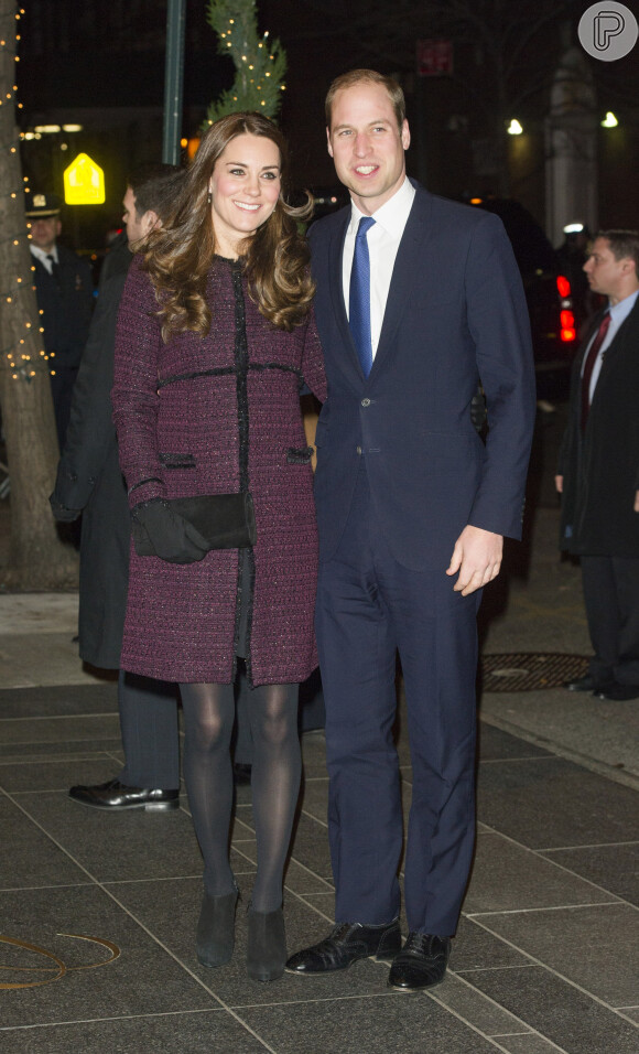 Príncipe William e Kate Middleton ficaram surpresos ao receberem um abraço caloroso de Meghan Markle