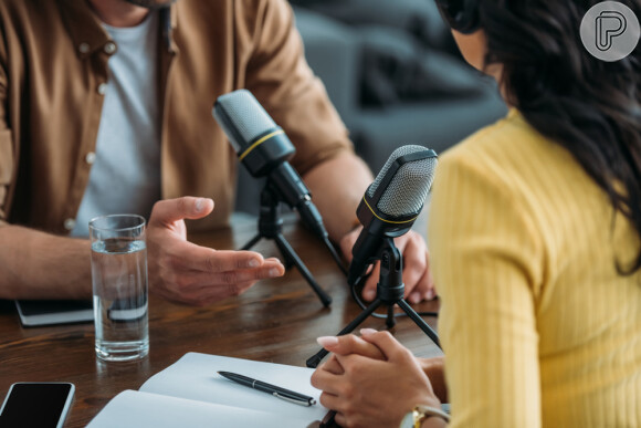Podcasts: em geral, os programas são transmitidos ao vivo, mas o conteúdo fica disponível na plataforma para ser acessado quando o usuário quiser