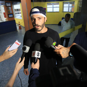 Thiago Rodrigues conversou com a imprensa após prestar depoimento