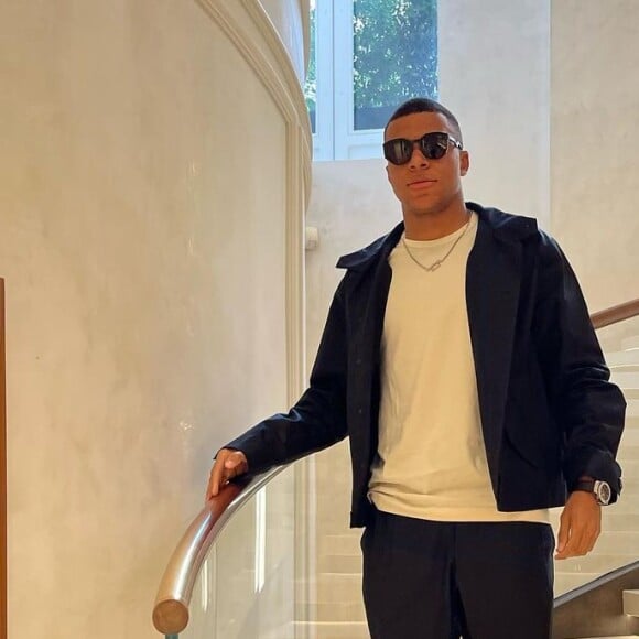 Salário de Mbappé aumentou com renovação de contrato com o PSG