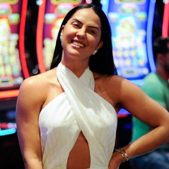 Graciele Lacerda trabalha ativamente nas redes sociais