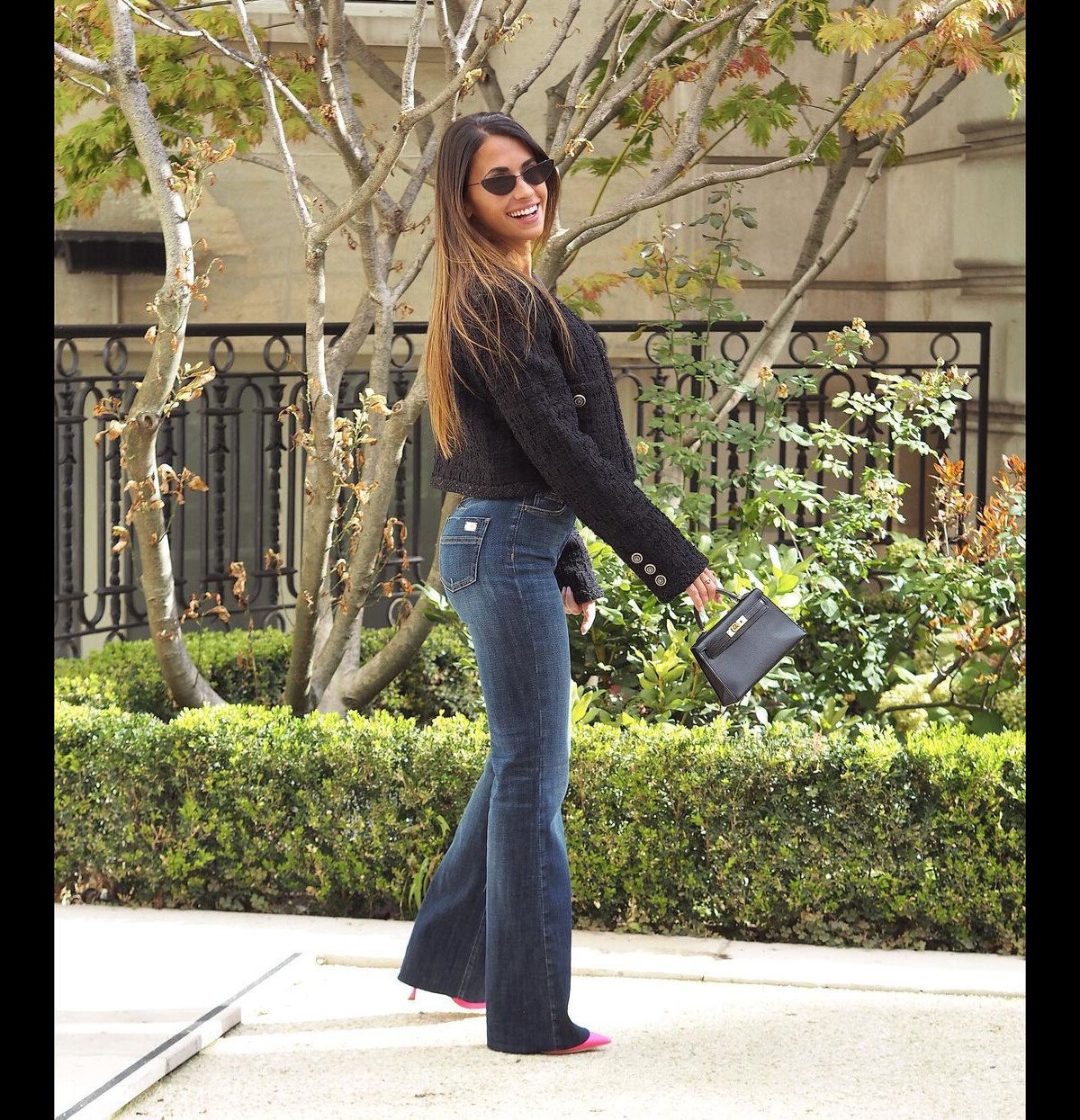 Foto: Look elegante com jeans foi aposta de Antonela Roccuzzo: a empresária  combinou blazer com calça flare - Purepeople
