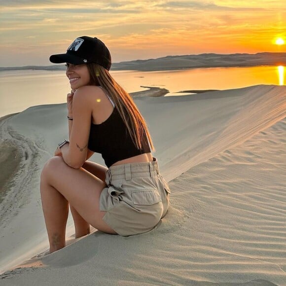 Peças em tons terrosos são marca registrada nos looks de Antonela Roccuzzo, mulher de Messi