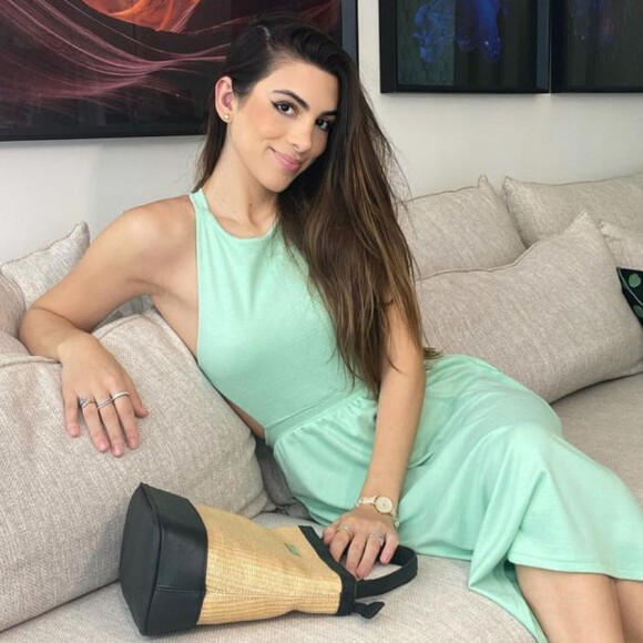 Em seu Twitter, a ex-A Fazenda debochou da "inimiga".