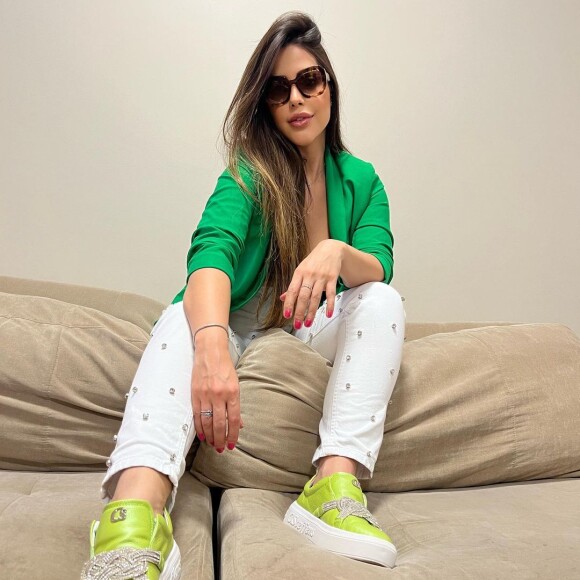 Ex-BBB Laís Caldas mostrou aos seguidores procedimento para levantar bumbum