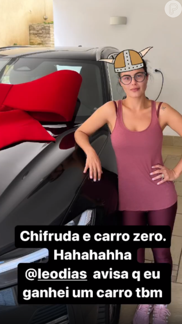 Luciele di Camargo ainda exibiu um carro novo: 'Chifruda e de carro 0'