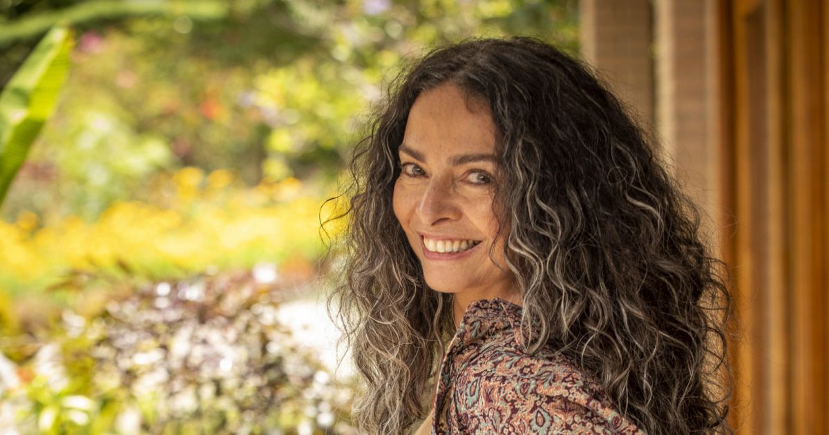 Novela 'Vai na Fé' Fábio (Zé Carlos Machado) mora com a atual mulher, Dora (Claudia Ohana), na
