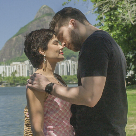 Namoro de Leonor (Vanessa Giácomo) e Caique (Thiago Fragoso) vai chegar ao fim na novela 'Travessia'