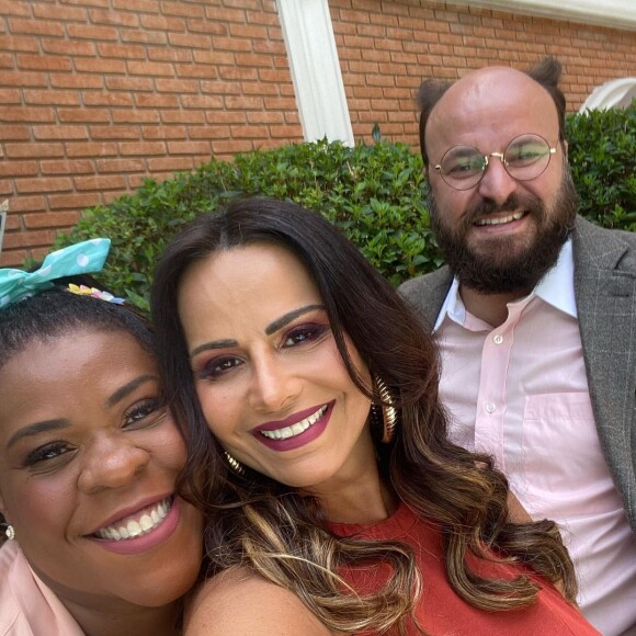 Viviane Araujo gravou a sitcom 'Família Paraíso' grávida. Na trama, ela divide a cena com Leandro Hassum, Cacau Protásio e outros nomes