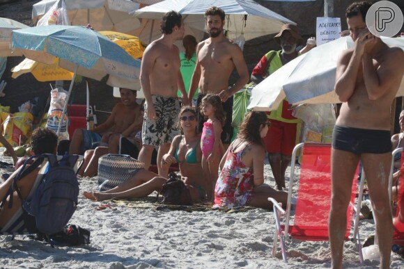 Em dezembro, Grazi Massafera e Cauã Reymond curtiram dia de lazer com Sofia na praia
