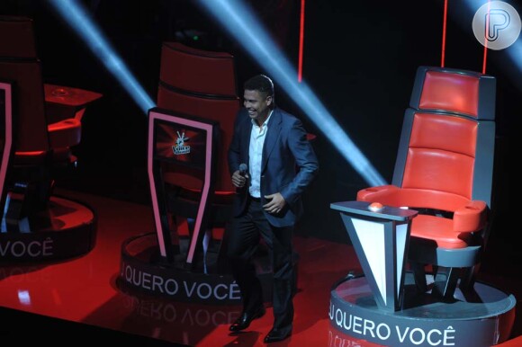 Ronaldo brinca no palco de evento realizado pela TV Globo, em São Paulo