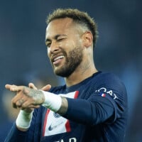 Neymar é expulso em jogo do PSG e torcedores provocam: 'Livre para o Réveillon'