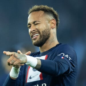 Neymar é expulso de partida e torcedores apontam tática do jogador