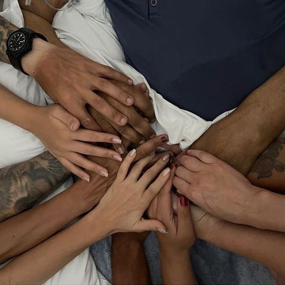 Filhos e netos se despediram de Pelé com foto comovente