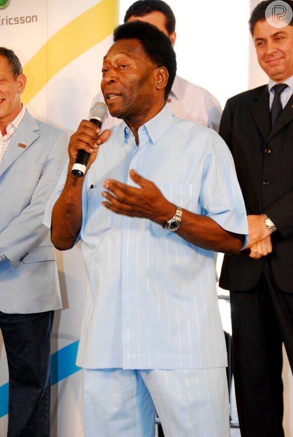 Pelé descobriu um câncer no cólon em 2021