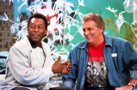 Pelé contracena com Carlos Alberto de Nóbrega em abril de 1989 no programa 'A Praça é Nossa'