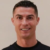 Cristiano Ronaldo é anunciado no Al-Nassr e vira chacota na web. Veja primeira foto do jogador no time