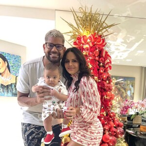 Viviane Araújo passou o Natal em família: a atriz postou foto em casa com Guilherme Militão e Joaquim