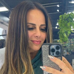 Antes e depois de Viviane Araújo: atriz deixou cabelo mais iluminado para 2023