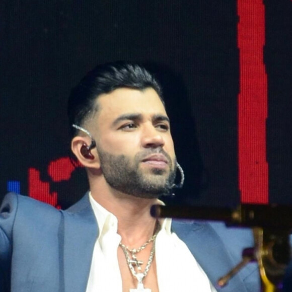Gusttavo Lima expulsou fã de seu show em Fortaleza no réveillon 2022/2023 depois que a mulher lhe atirou água três vezes