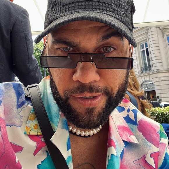 Equipe de Daniel Alves nega o ocorrido