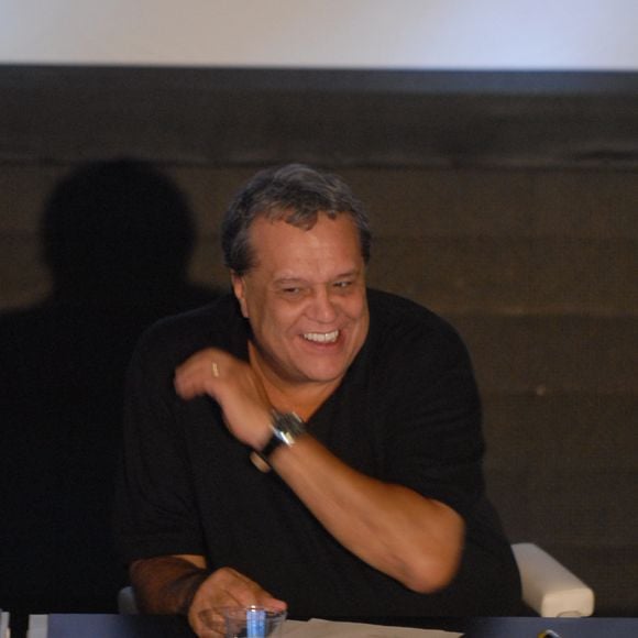 Dennis Carvalho continua sob cuidados médicos