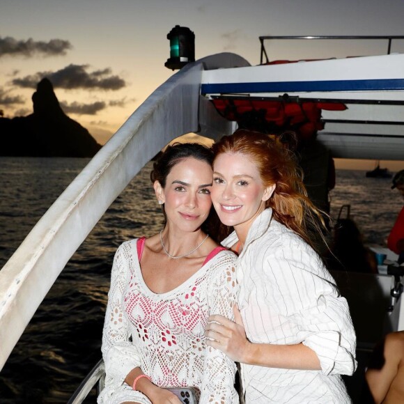 Marina Ruy Barbosa usou camisa social em um dos dias de viagem a Fernando de Noronha